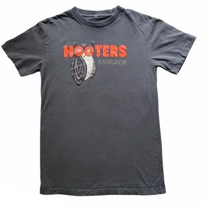 Hooters Tee Shirt Hooters Bangkok Men’s Medium